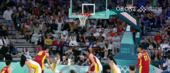AC Milan Sports热火球星三分绝杀，全场观众热烈欢呼，要求程序.的简单介绍
