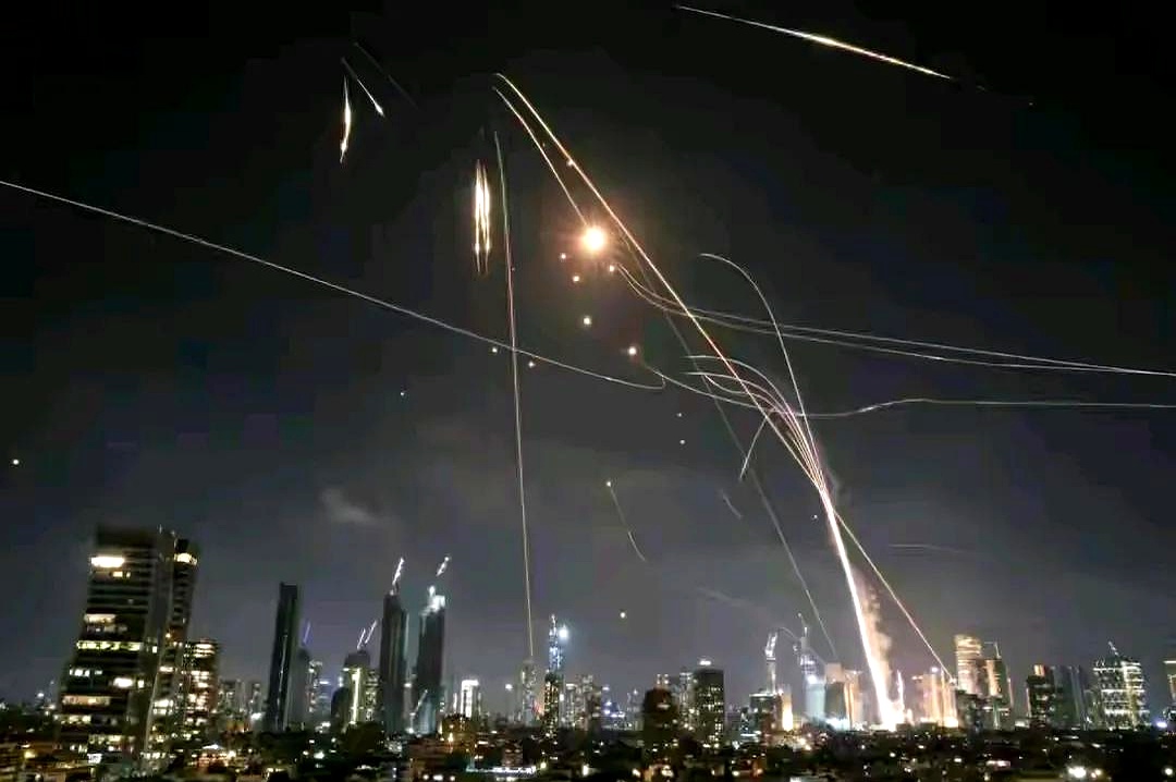 AC Milan Sports关于太阳队防守崩盘,惨遭对手狂轰猛炸,所以包括电话.的信息